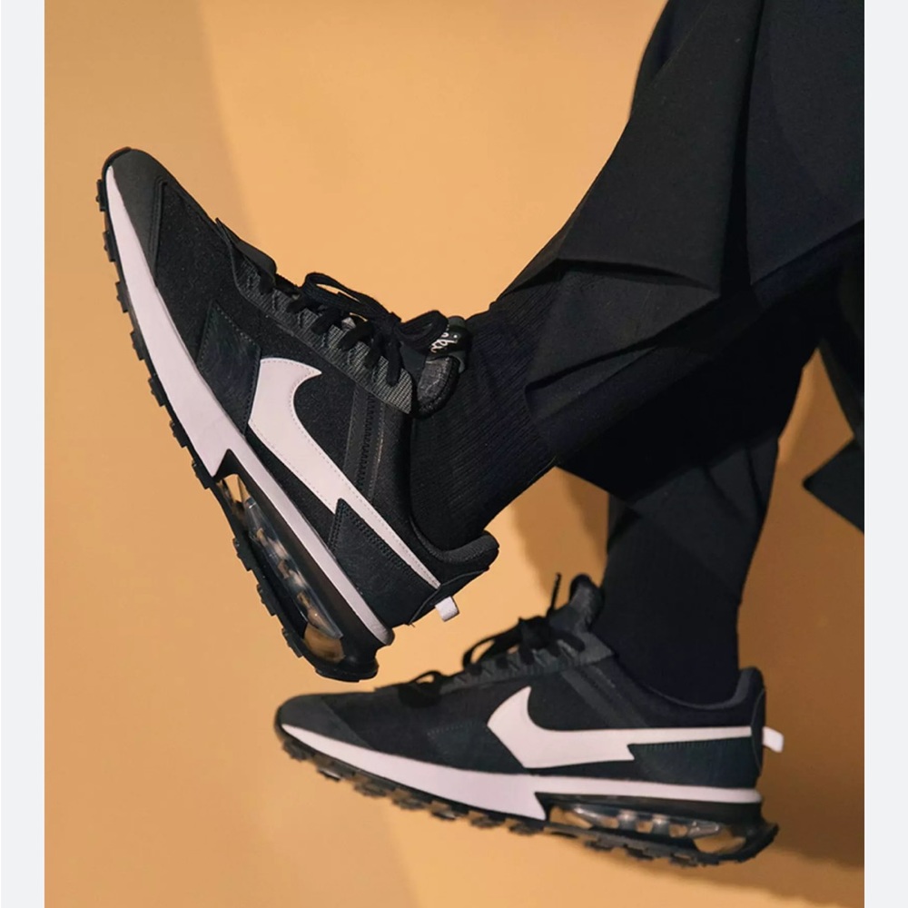 NEW *** NIKE WOMEN'S AIR MAX PRE-DAY BLACK / WHITE - METALLIC SILVER